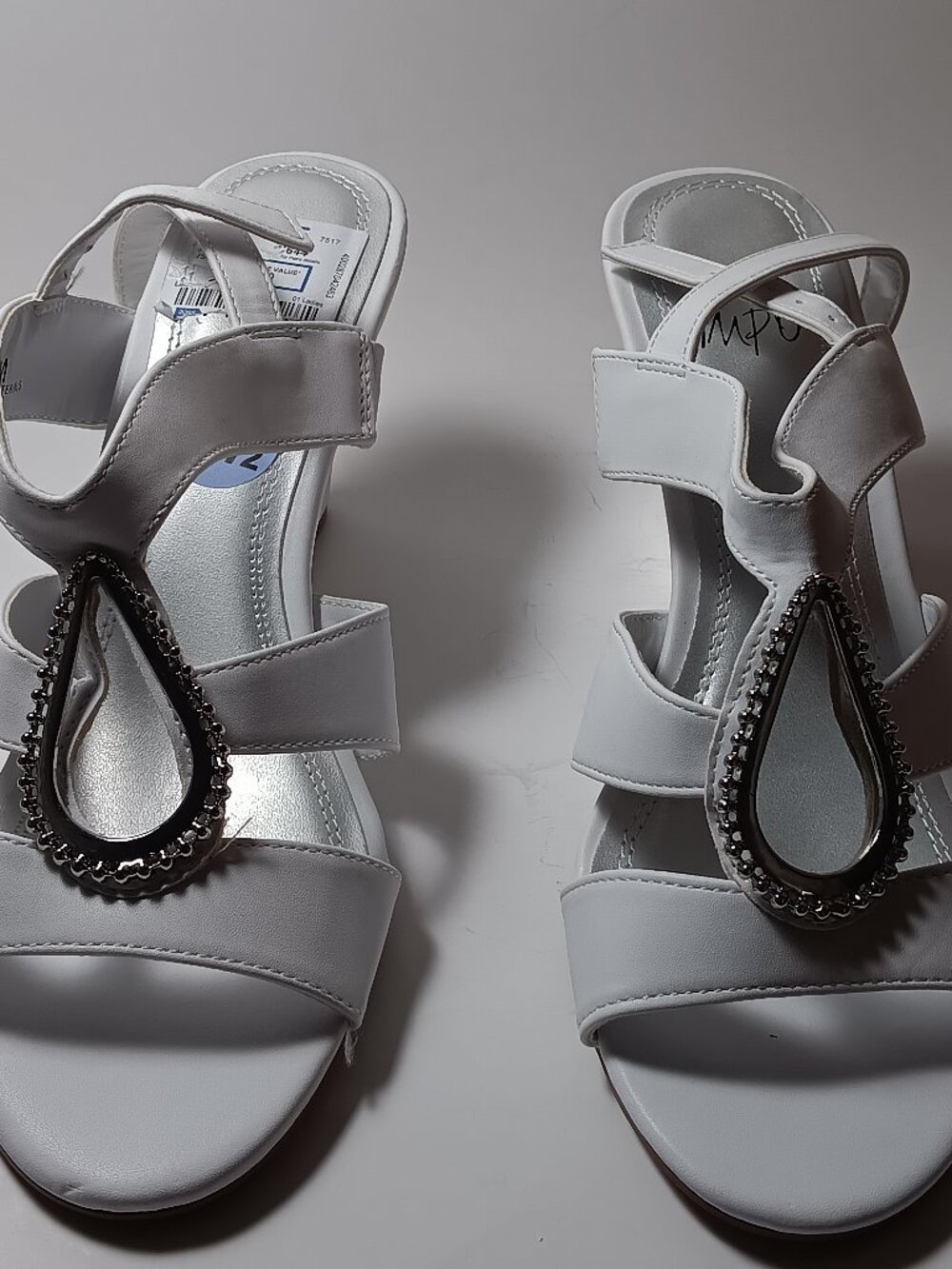 Impo White Dress Sandals woman size 8.5 low heel accent new wedding formal
